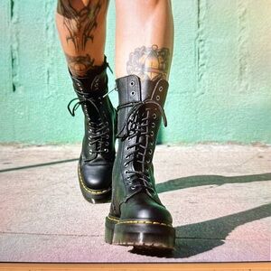 Dr. Martins 1B99 Pisa leather mid calf lace up boots mens size 8